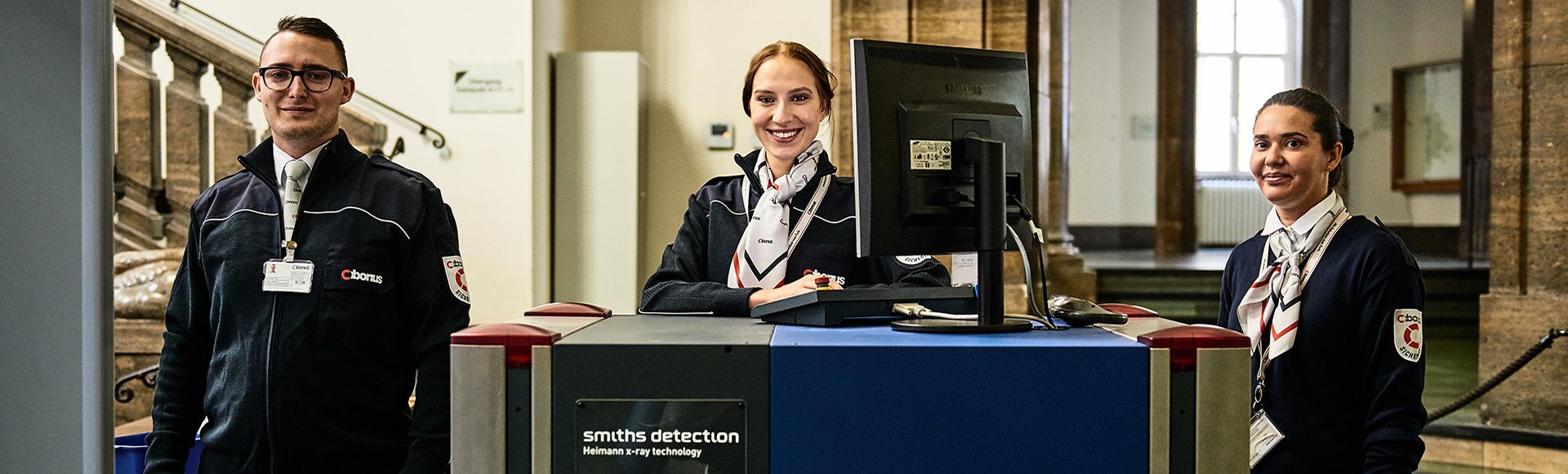 Knebl Security Personen- und Gepäckkontrollen
